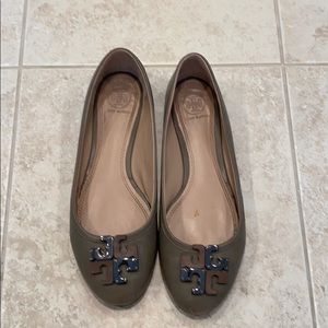 Tory Burch Taupe Flats Size 8